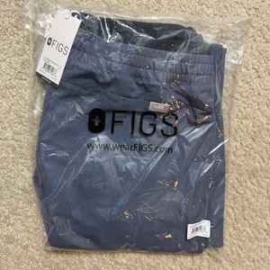 FIGS Women’s Jogger Petite Scrub Pants size Medium Grey/Blue color. NWT
